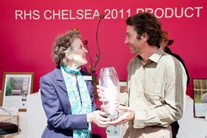 Christo_accepts_his_award_for_the_1st_RHS_PofYear_2011